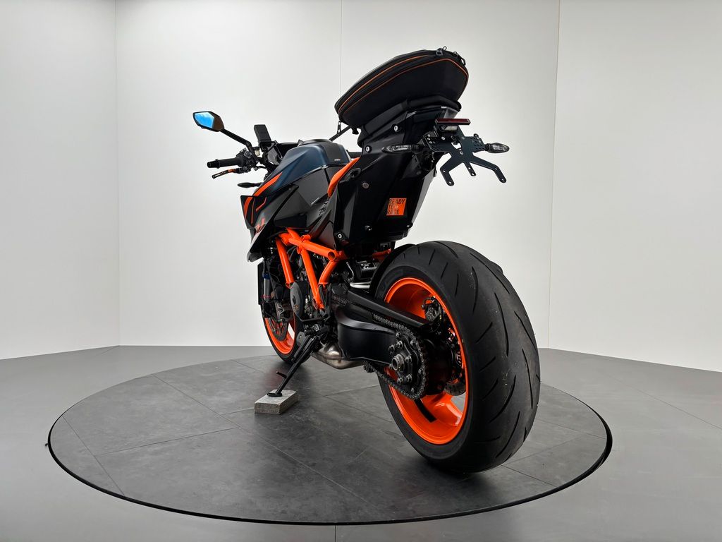 Fahrzeugabbildung KTM 1290 SUPER DUKE R EVO *TECHPACK *AKRA *POWERPART