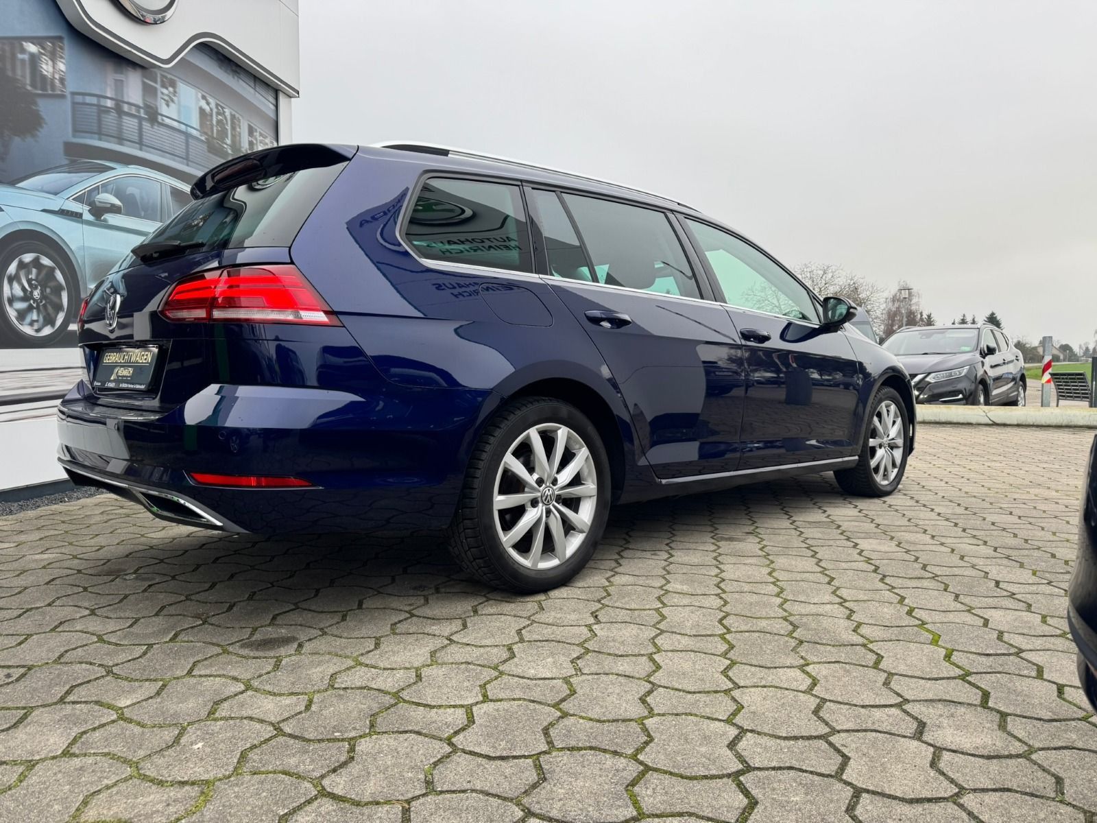 Fahrzeugabbildung Volkswagen Golf Variant 7 1.5 TSI DSG*NAVI*LED*SHZ*PDC