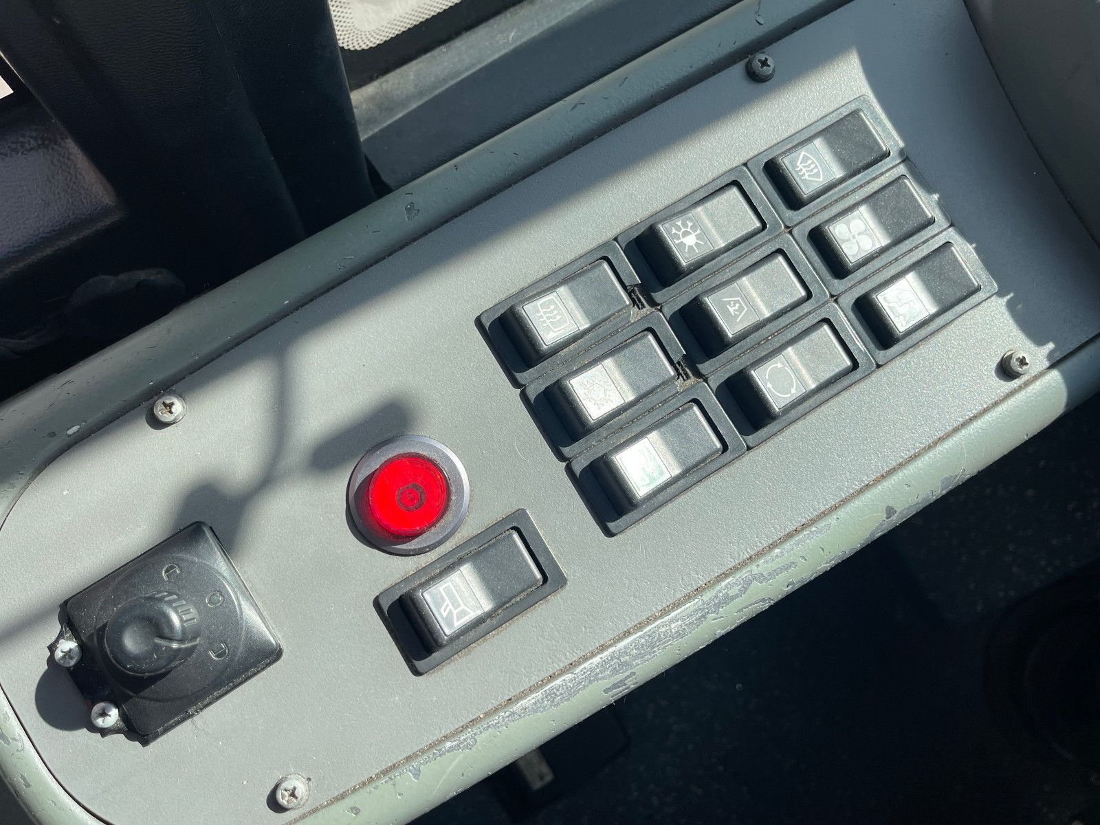 VANHOOL  2013 - Image 13 of 32