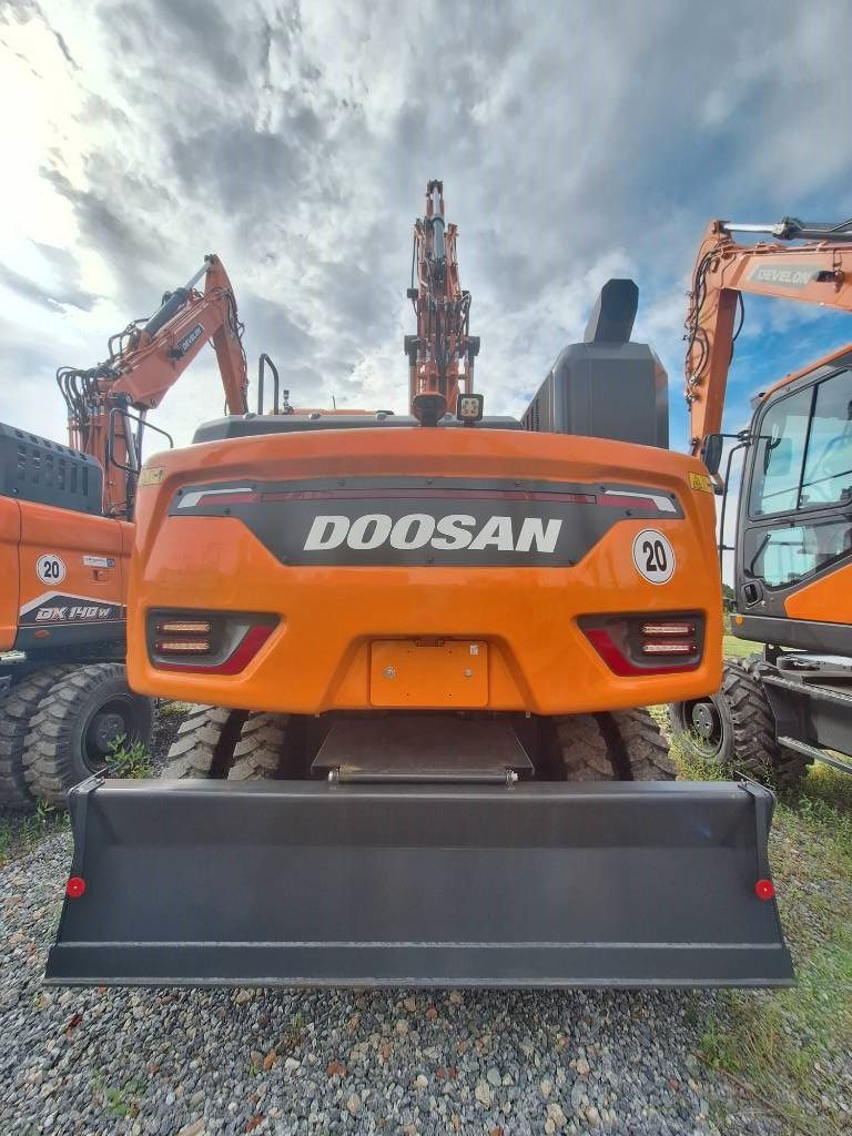 Fahrzeugabbildung Doosan DX 140 W-7 Verstellausleger