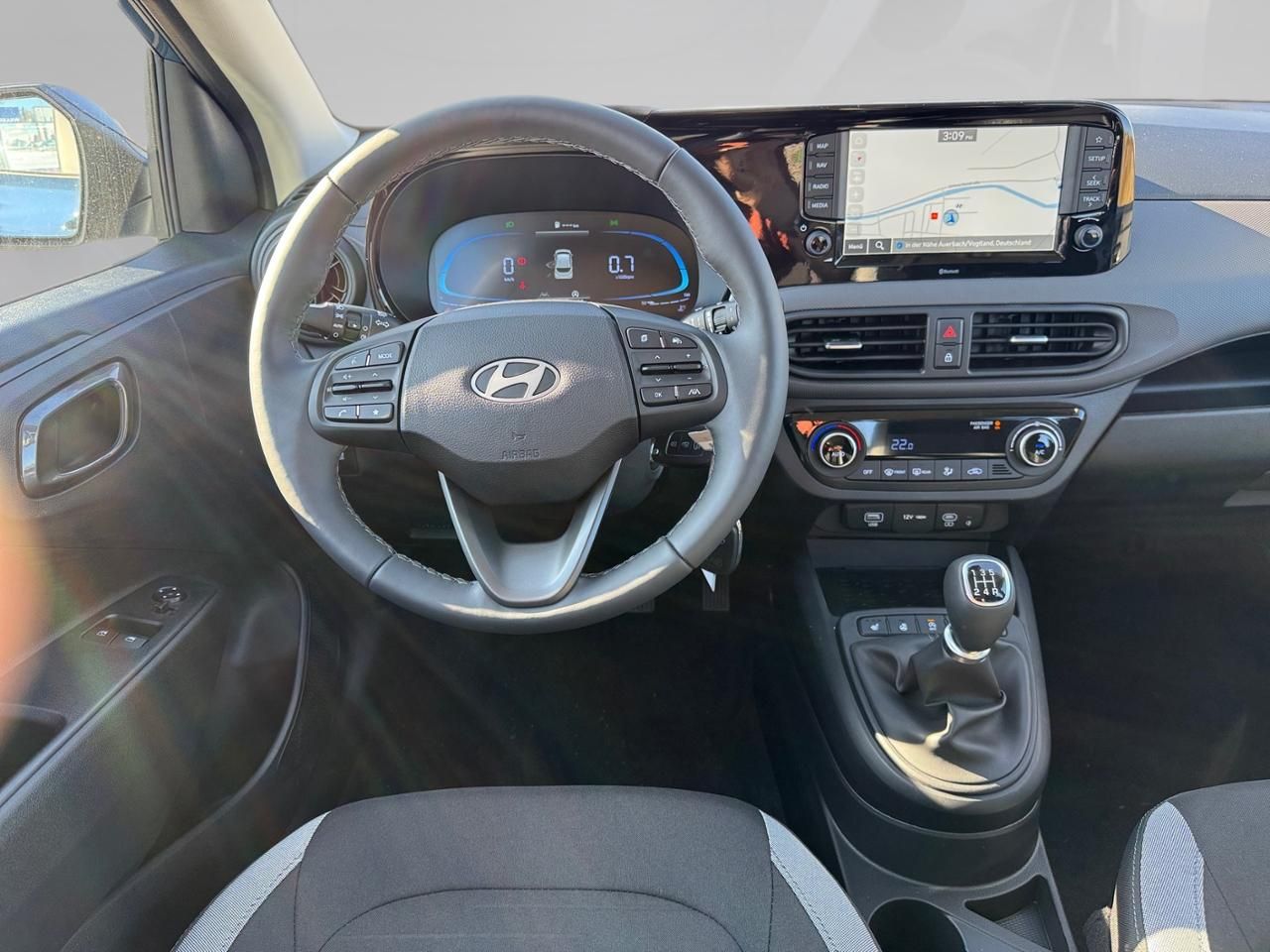 Fahrzeugabbildung Hyundai i10 TREND Fernlichtass. Kam. KlimaA LM Navi PDC