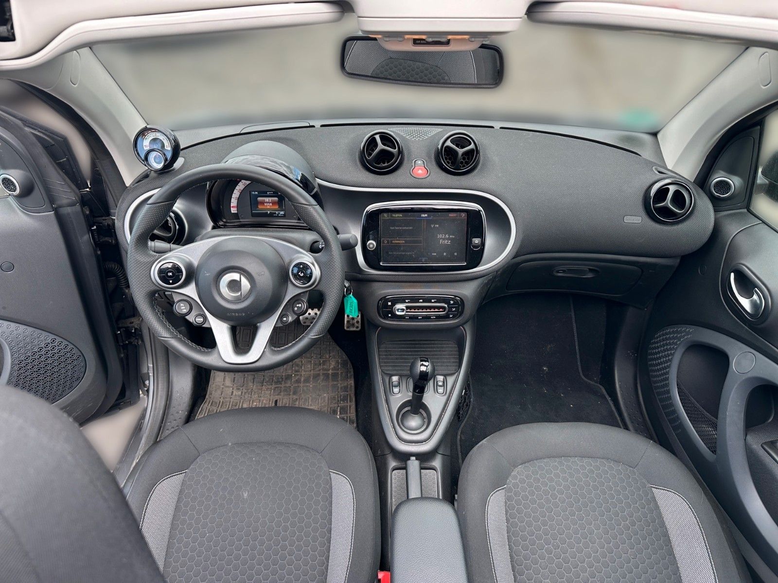 Smart ForTwo fortwo cabrio electric drive / EQ – Bild 11