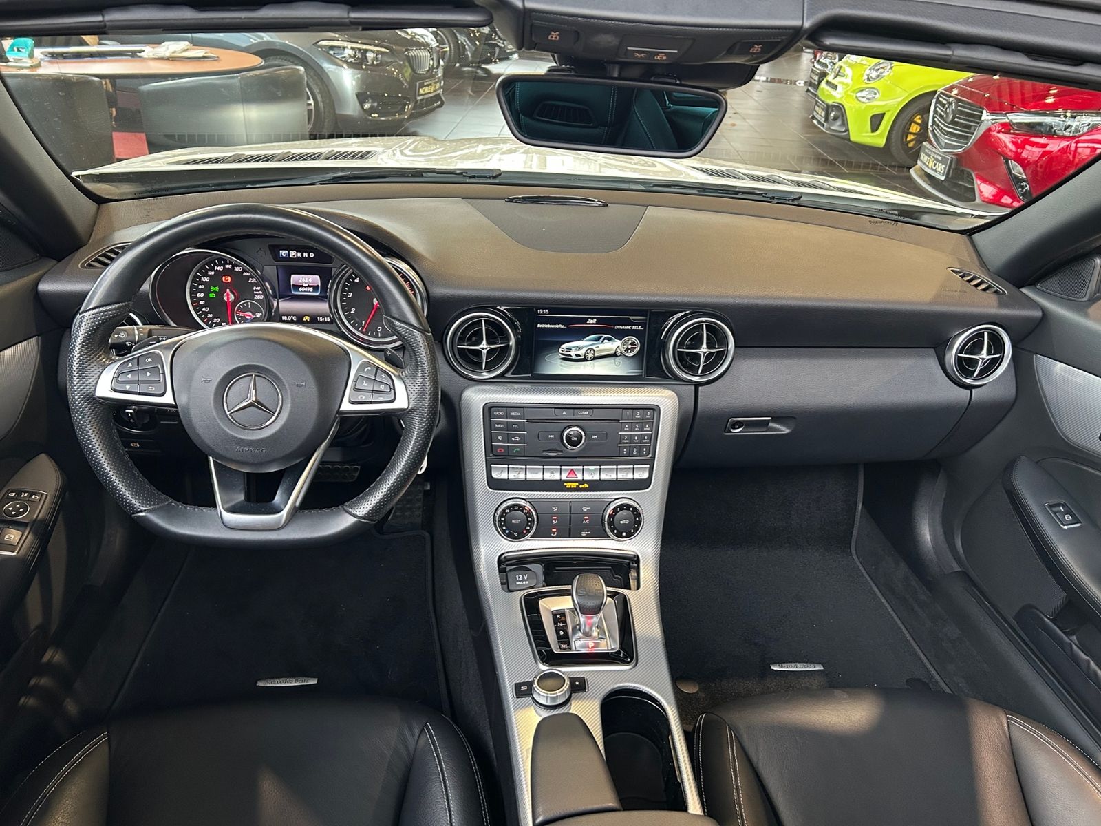 Fahrzeugabbildung Mercedes-Benz SLC 200 9G-Tronic AIRSCARF SHZ PANO NAVI