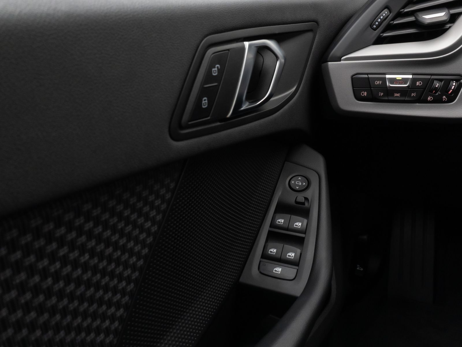 Fahrzeugabbildung BMW 118i DAB CockPitPr PDC Alarm Geschwindigkeitsreg