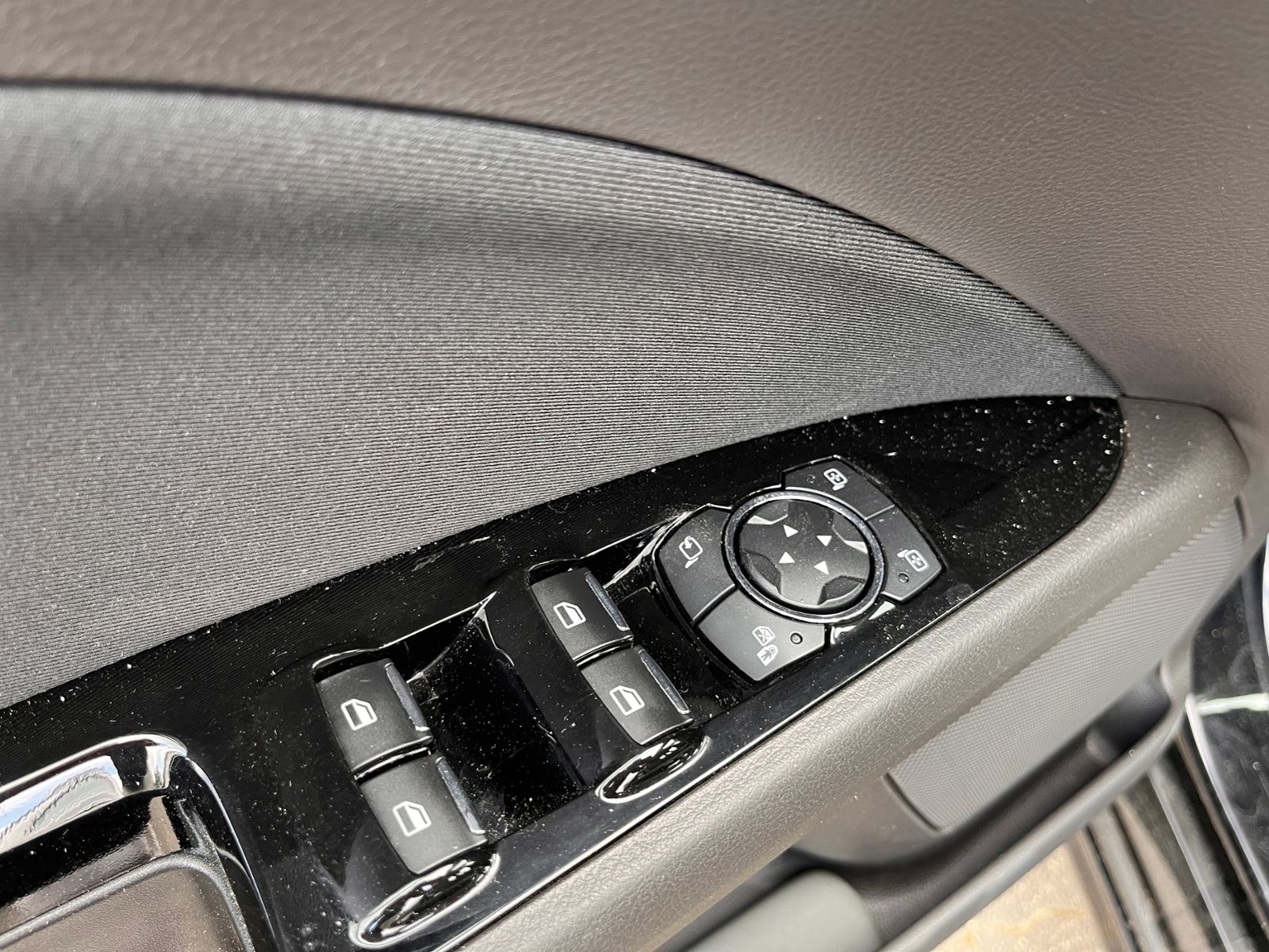Fahrzeugabbildung Ford Mondeo Turnier Titanium NAV SHZ PDC 17"