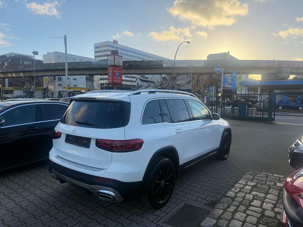 Mercedes-Benz GLB 220