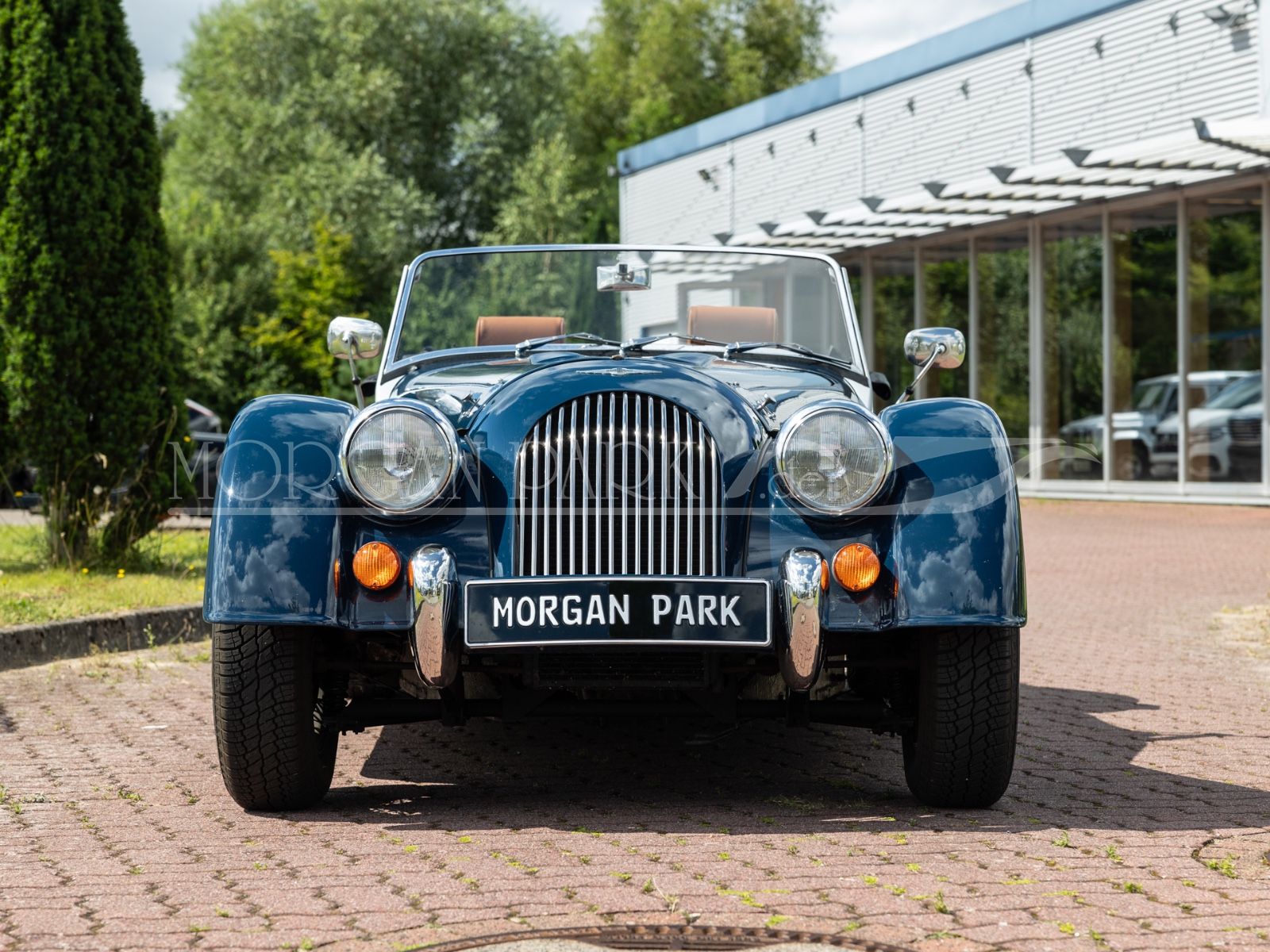 Fahrzeugabbildung Morgan 4/4 *Sport Blue / Yarwood Honey*