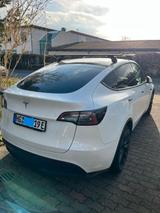 Tesla Model Y LR Bj  2023 , Top-Zustand - Tesla Model Y in Frankfurt (Main)