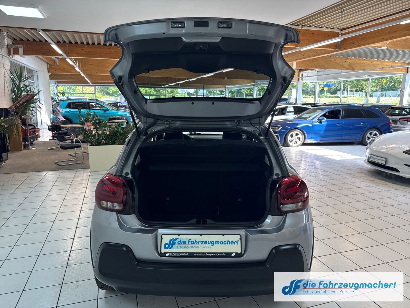 Fahrzeugabbildung Citroën C3 C-Series 1.2 PureTech LED Klimaautom DAB SHZ