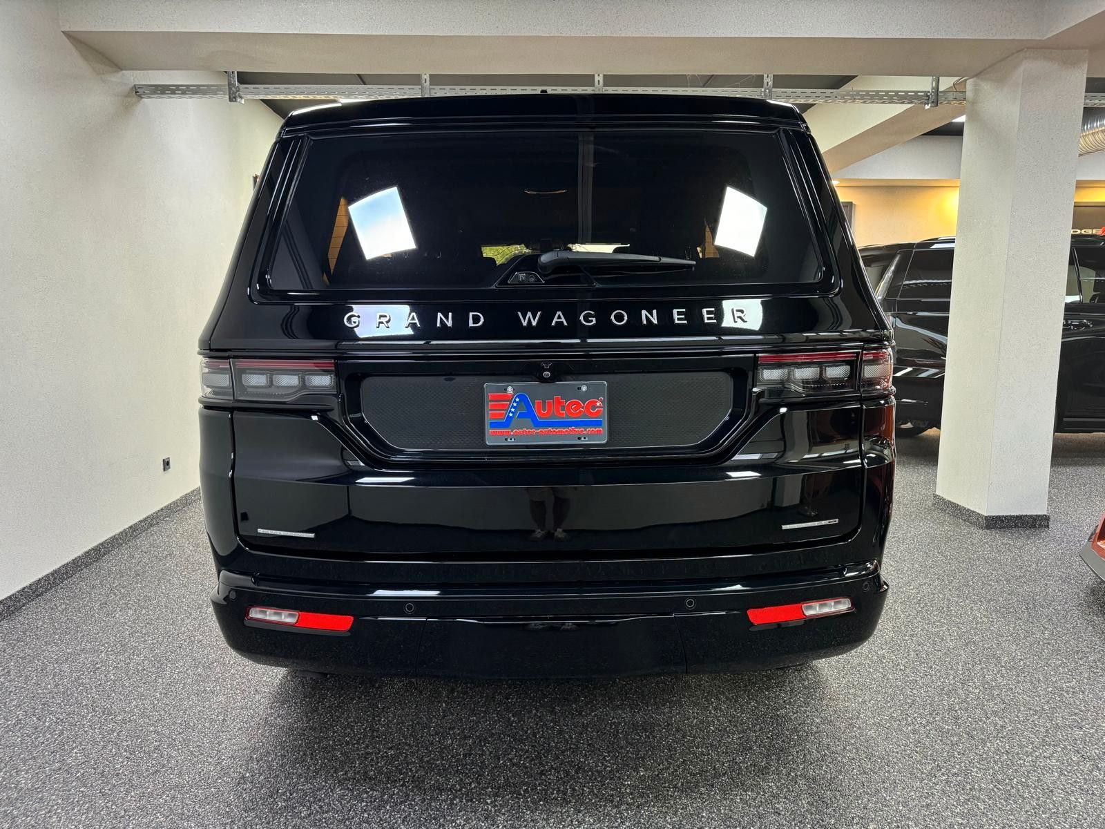Fahrzeugabbildung Jeep GRAND WAGONEER SER. III BLACK LINE-24"6.4L V-8 .