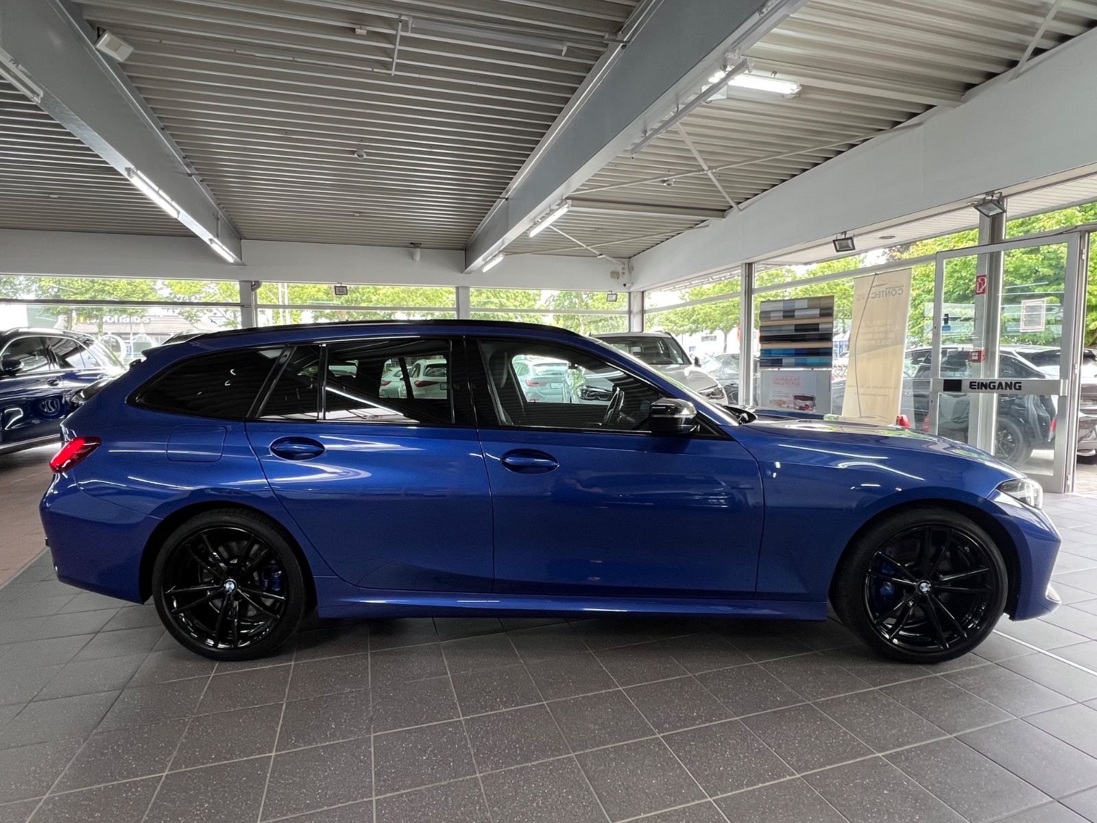 BMW 320d Touring xD M Sport AHK HeadUp Harman Kardon imagem 2