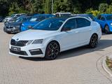 Skoda Octavia Lim. RS 245 - Skoda Octavia mit Benzin-Antrieb: Alcantara, Navigationssystem, Limousine