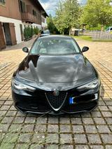 Alfa Romeo Giulia 2.0 Turbo 16V 206kW AT8-Q4 Veloce Veloce - Alfa Romeo Giulia mit Benzin-Antrieb: Automatik