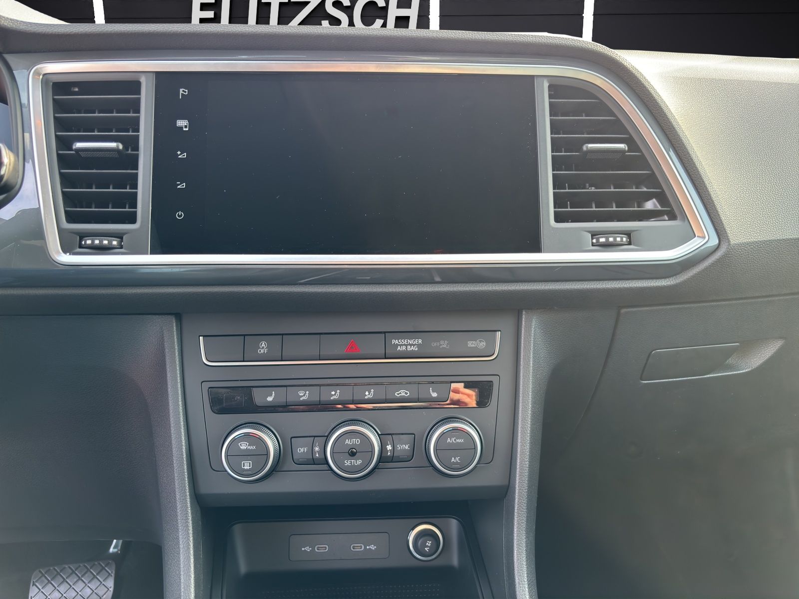 Fahrzeugabbildung SEAT Ateca Road Edition 1.5 TSI DSG GJR Kessy