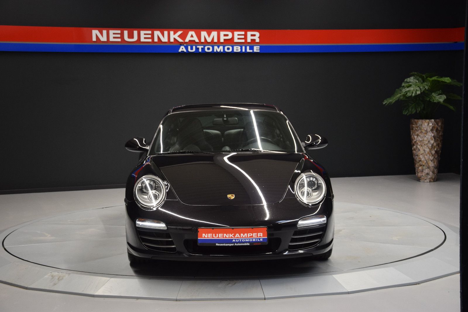 Fahrzeugabbildung Porsche 911 Carrera 4 S Coupe Leder Navi PDC SSD 19 ``