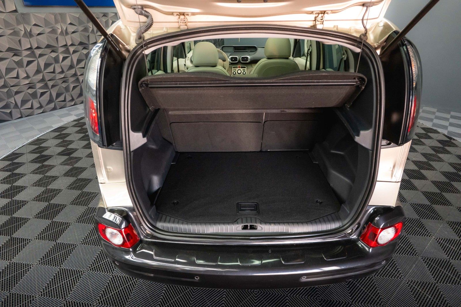 Fahrzeugabbildung Citroën C3 Picasso Exclusive Black Paket *1.Hand*Pano*