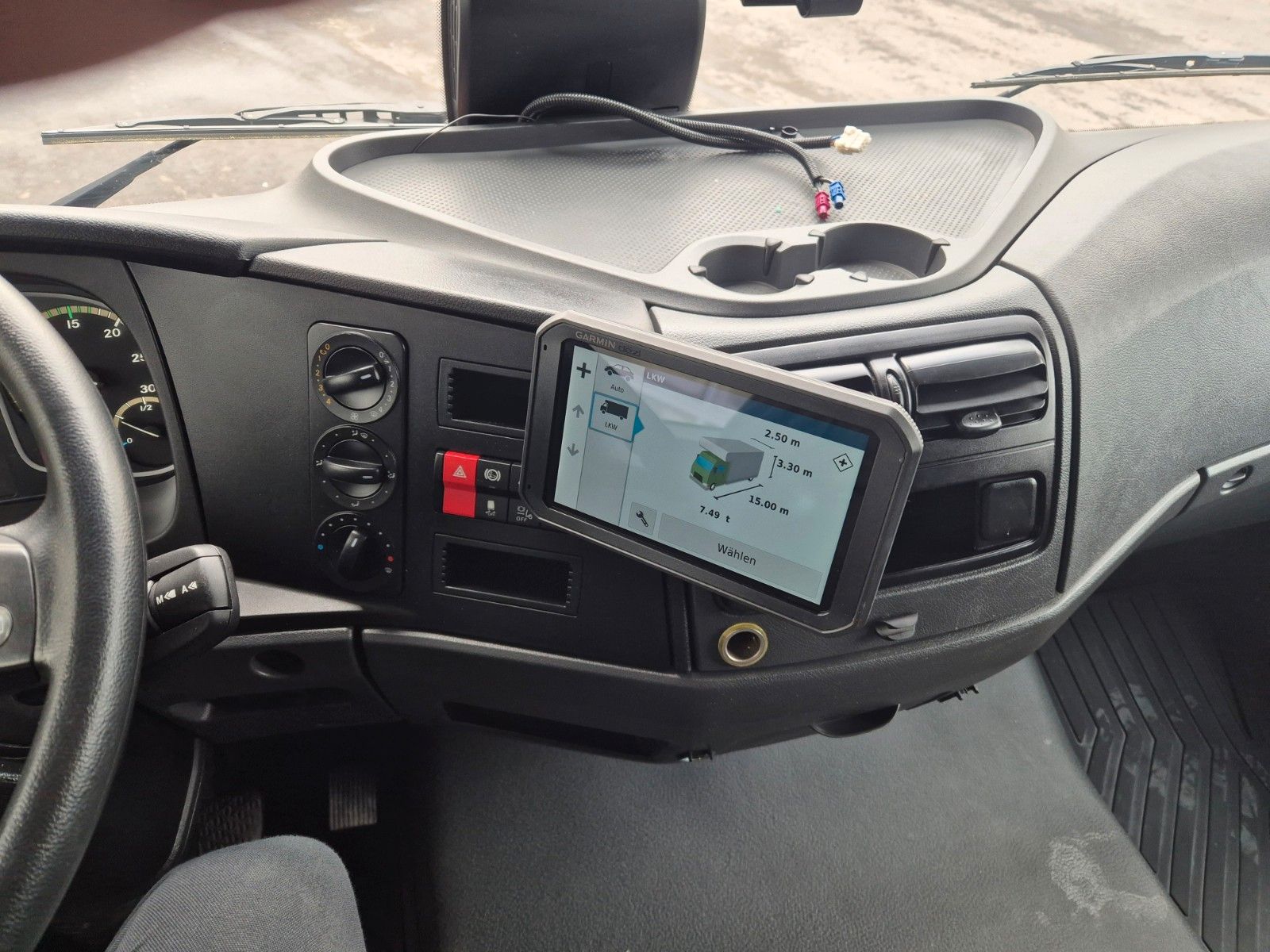 Fahrzeugabbildung Mercedes-Benz Atego 816 4x2 Möbelkoffer 3 Sitze