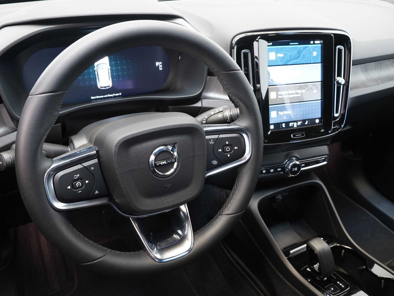 Fahrzeugabbildung Volvo XC40 Core Recharge Pure Electric AWD