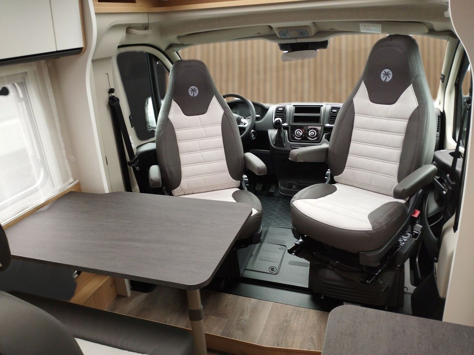 Fahrzeugabbildung Sunlight Adventure V 66 Automatik, Dörr Edition, TV