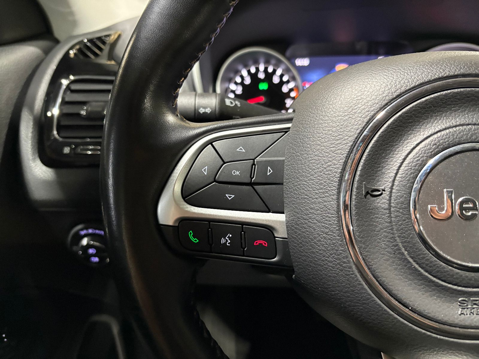 Fahrzeugabbildung Jeep Compass Limited FWD/NAVI/KAMERA/SOUND/DAB/SHZ