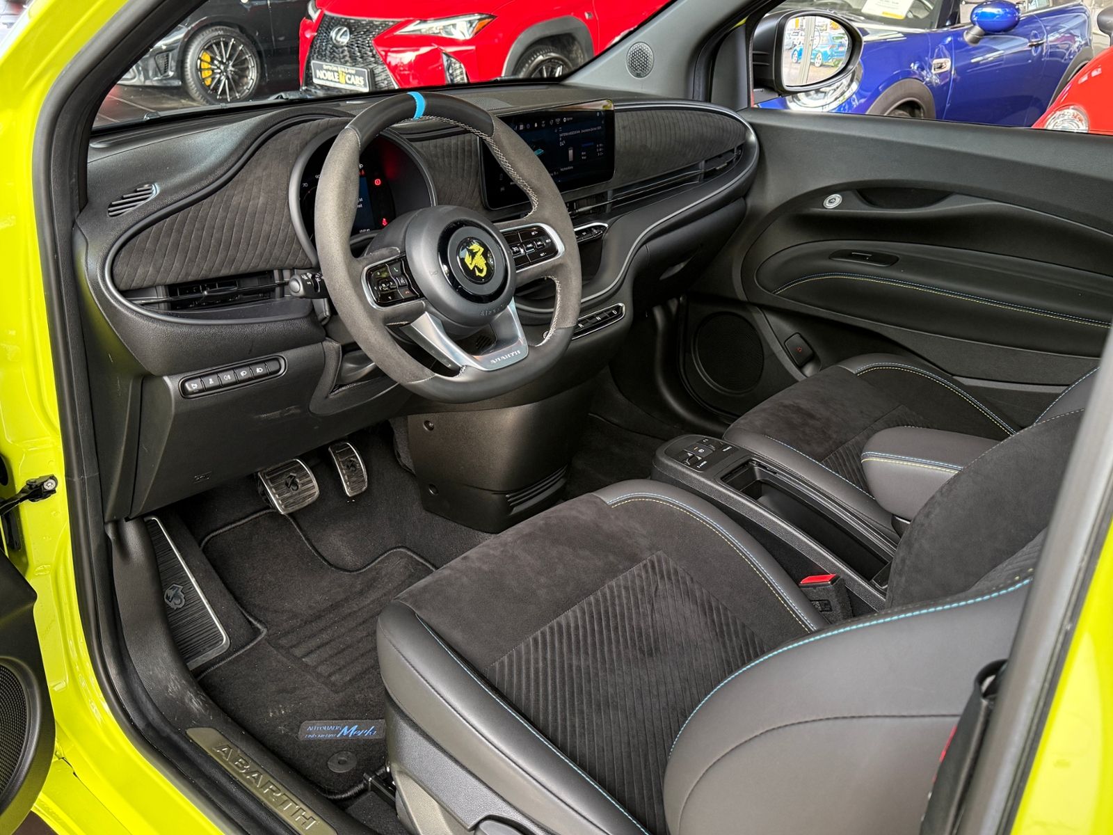 Fahrzeugabbildung Abarth 500e 42kWh Scorpionissima PANO KAM LED