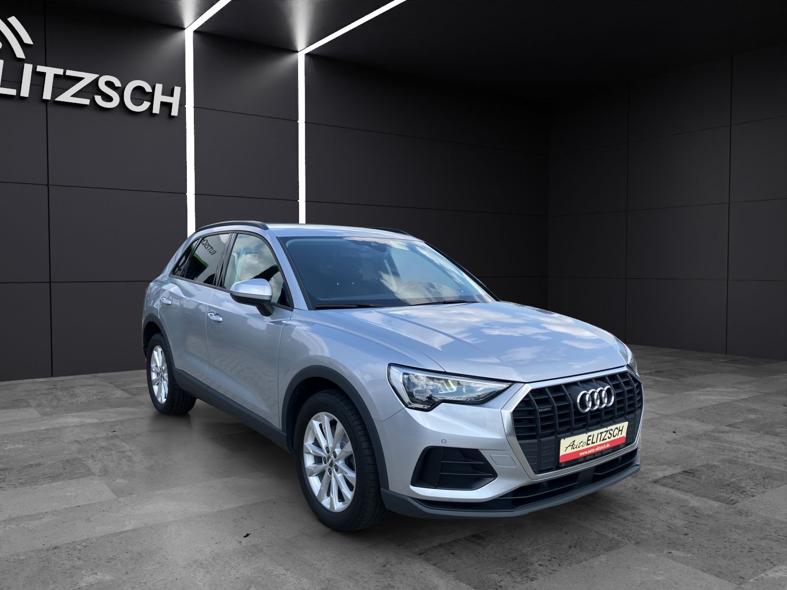 Fahrzeugabbildung Audi Q3 40 TFSI quattro S-tronic LED 18" AVC SHZ