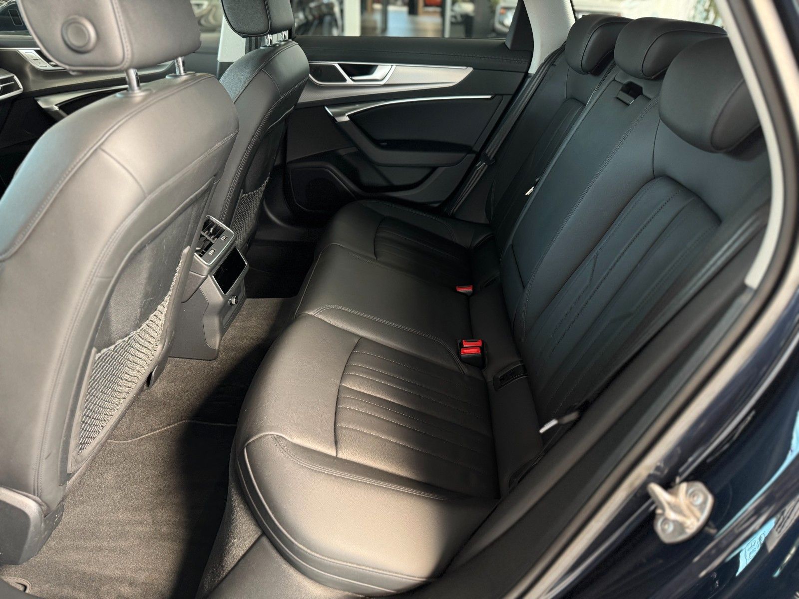 Fahrzeugabbildung Audi A6 Avant 45 TFSI design Business+Assistenz-Paket