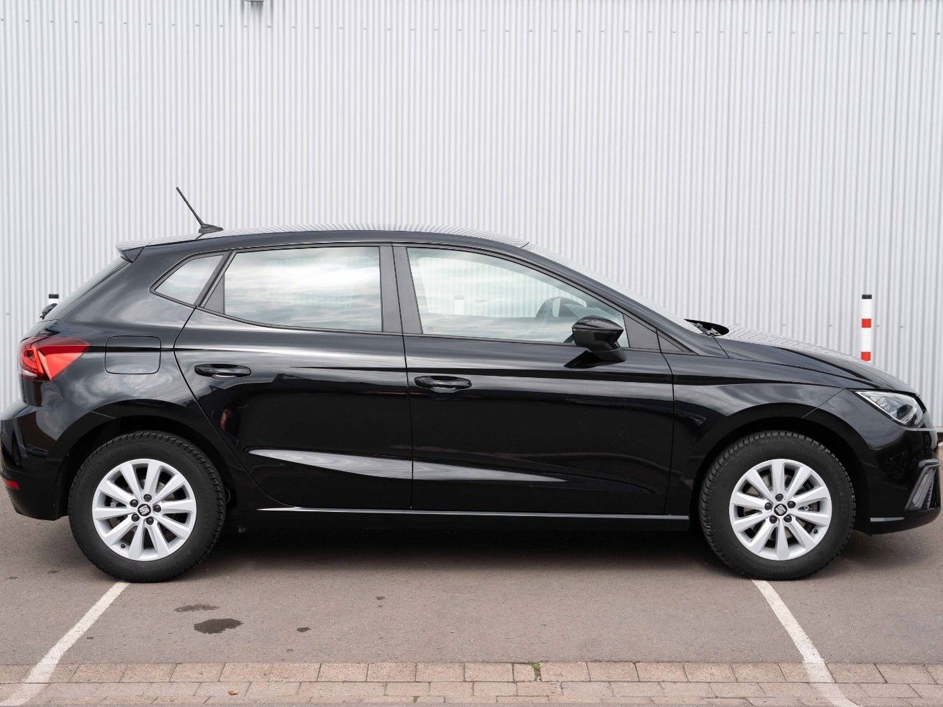 Fahrzeugabbildung SEAT IBIZA STYLE BEATS 1.0TSI DSG LED KAM VIRTC BLACK