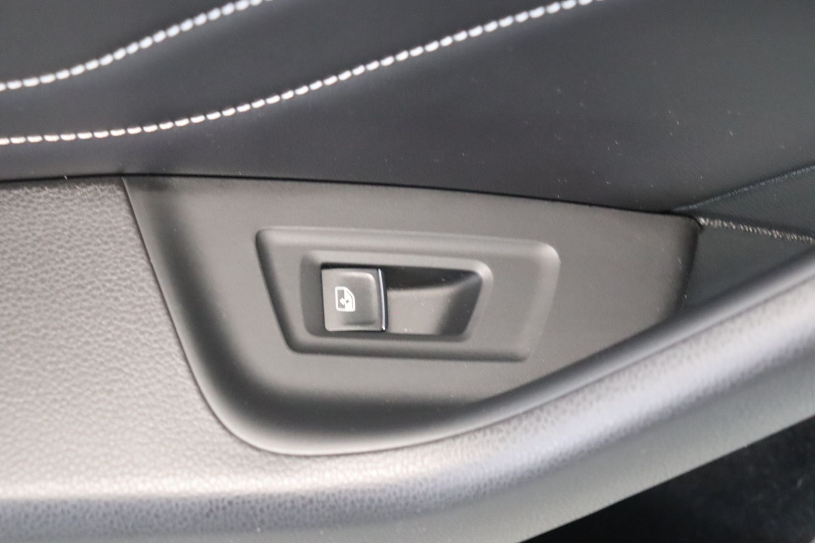 Fahrzeugabbildung Volkswagen Passat Variant 2.0 TSI R-Line 4Motion