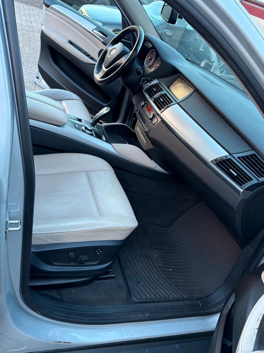 BMW X6 - XDRIVE35I -  306 CV - BVA - VOLANT EN CUIR
