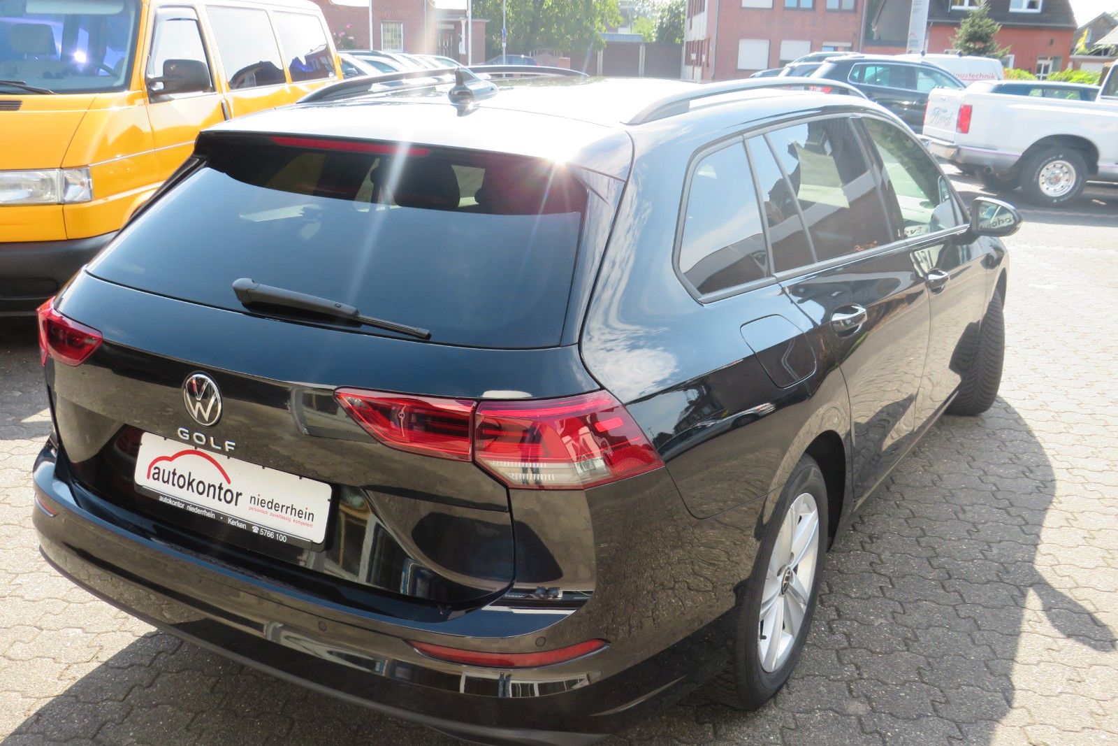 Fahrzeugabbildung Volkswagen Golf Variant LIFE DSG NAVI APP ACC SITZH. LED 1H