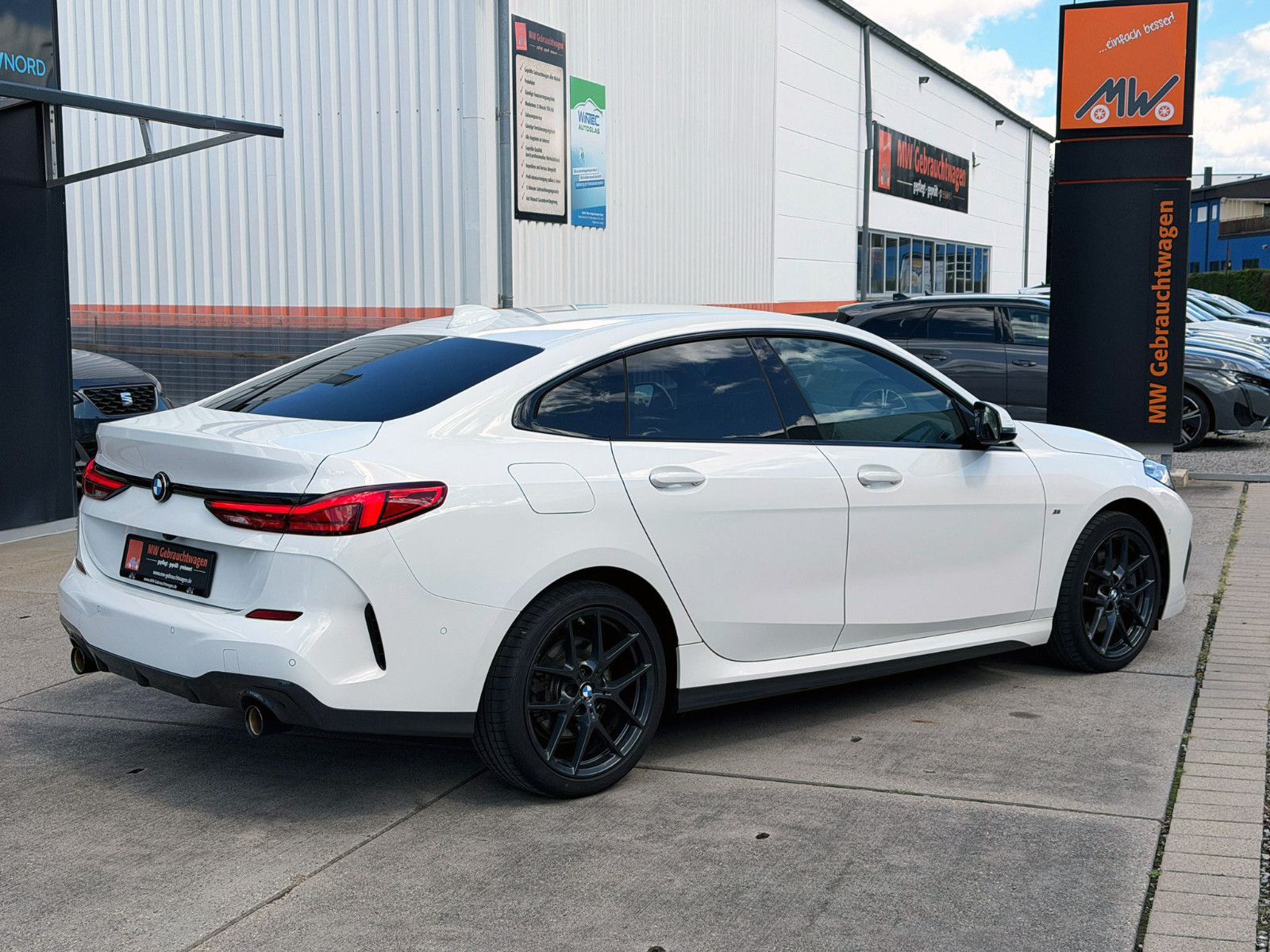Fahrzeugabbildung BMW 220i Gran Coupé Steptr. M-Sport LED H&K KAM SHZ