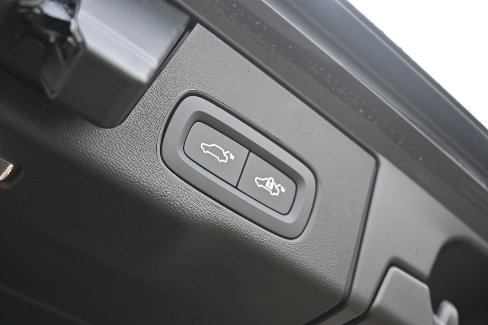 Fahrzeugabbildung Volvo XC60 Recharge T6 AWD Plus Dark