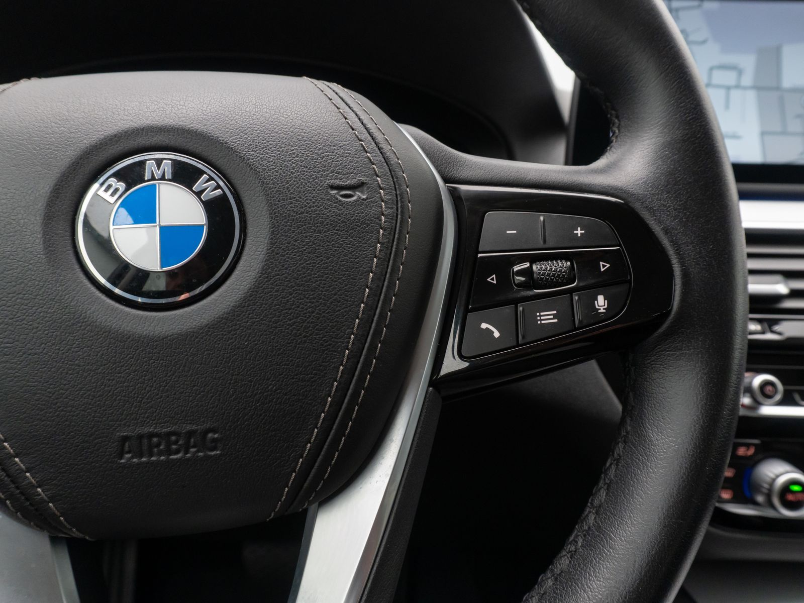 Fahrzeugabbildung BMW 520d xD  DAB Laser HUD Kamera AHK ALarm Komfort