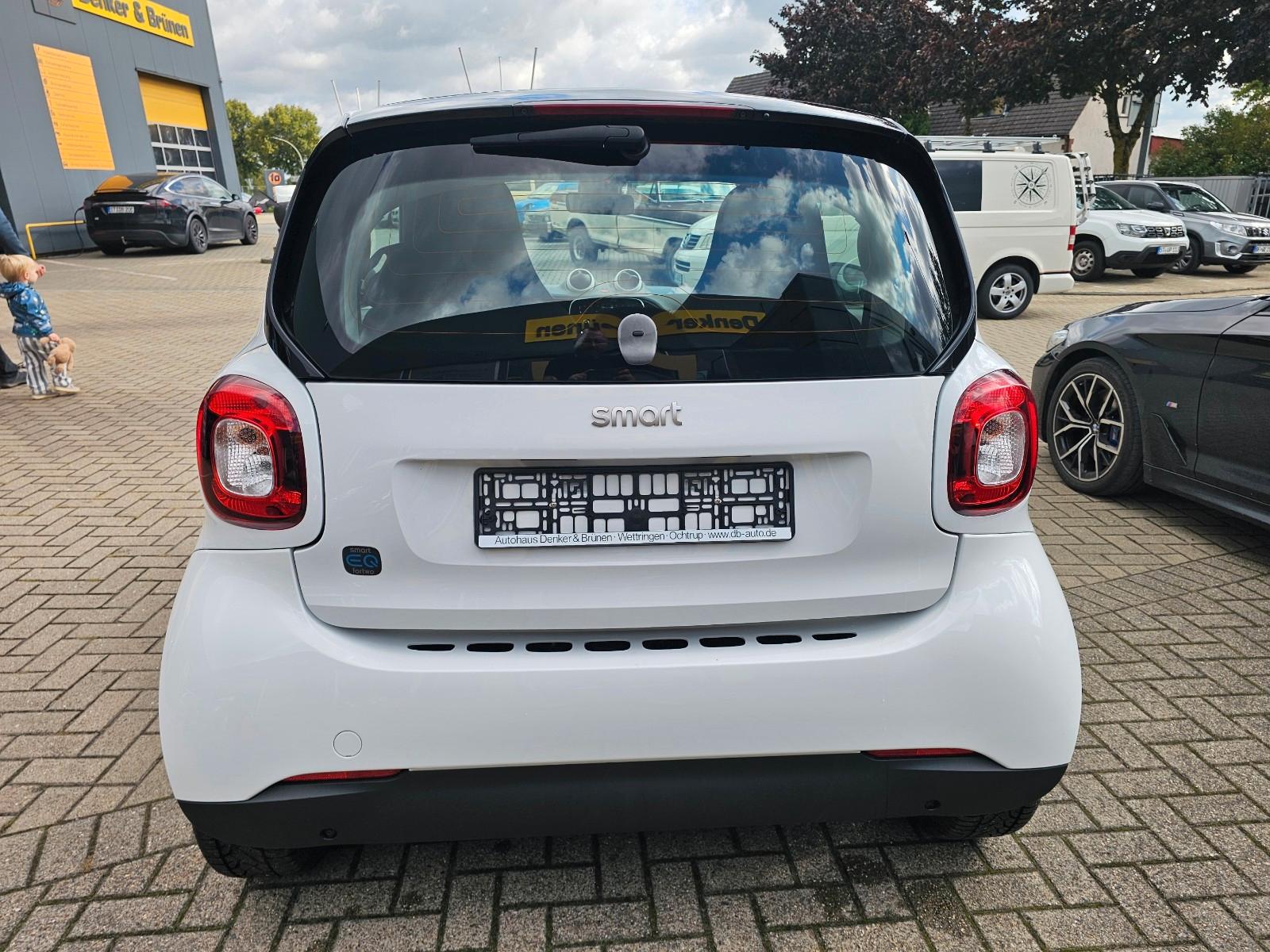 Smart ForTwo coupe EQ *Schnellladevorrichtung*DAB