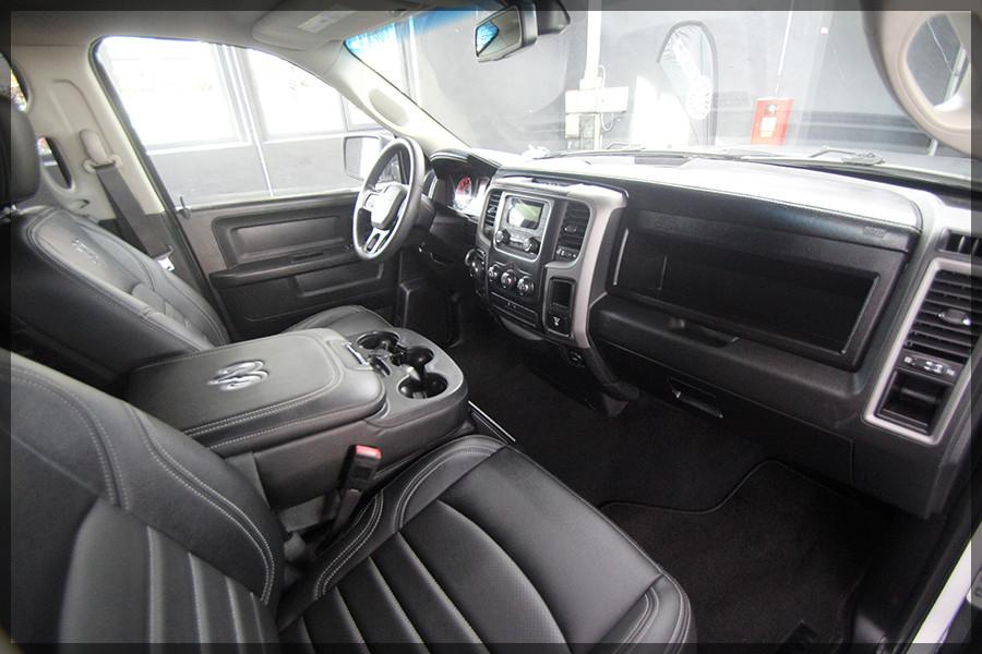 Dodge RAM 5.7 HEM CREW CAB CAM / LEDER / 6 SITZER