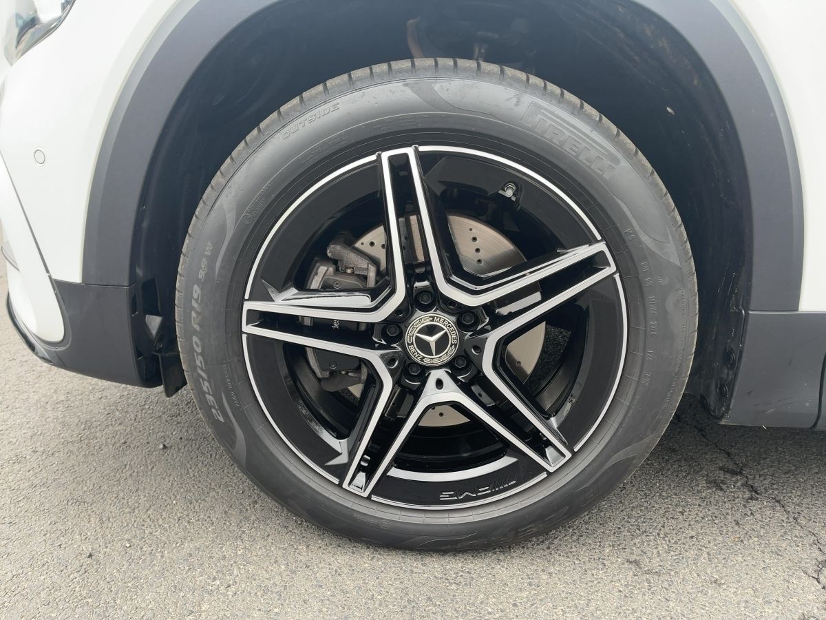 Fahrzeugabbildung Mercedes-Benz GLB 200 d 4M AMG/Night/Pano/360°/AHK
