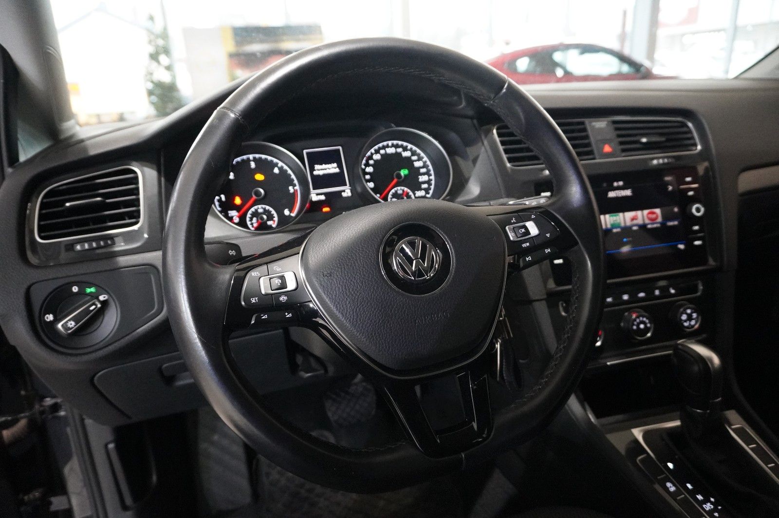 Fahrzeugabbildung Volkswagen Golf VII VARI. 2.0D COMFORT. 4M NAVI/KAMERA/AHK