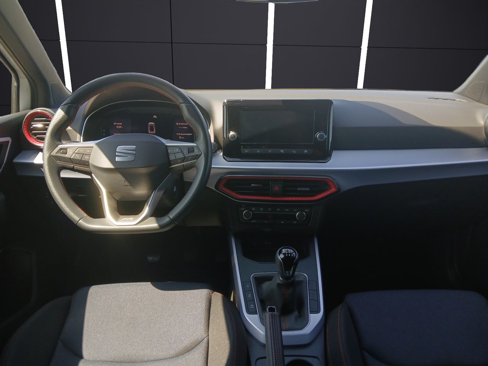 Fahrzeugabbildung SEAT Arona TSI FR-Line LED AID GRA PDC SH LM