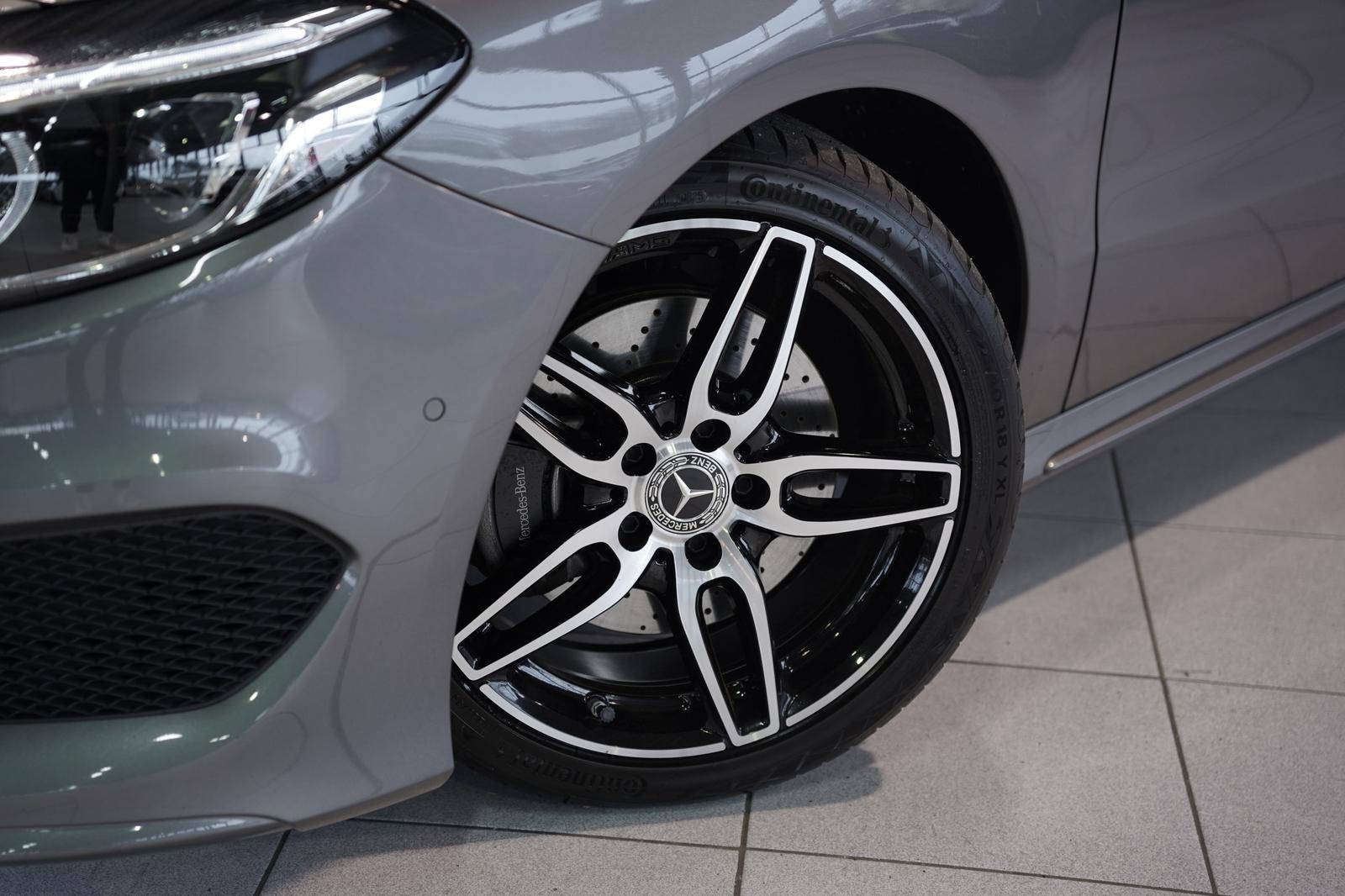 Mercedes-Benz B 220 4M AMG Line 1.Hand *Pano *Kamera *Night 