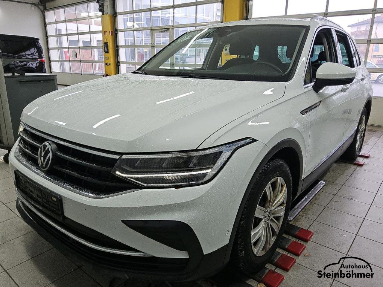 Volkswagen Tiguan Life 2.0TDI DSG LED NAV AHK ACC SHZ Navi