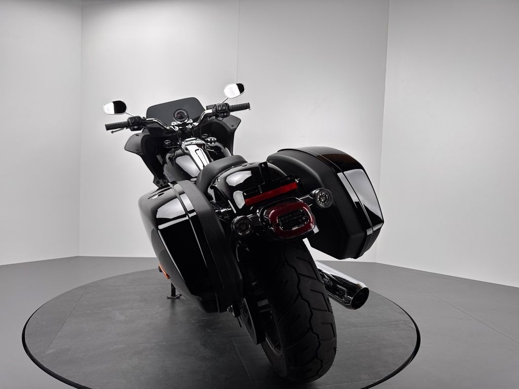 Fahrzeugabbildung Harley-Davidson LOW RIDER ST FXLRST *NEUWERTIG