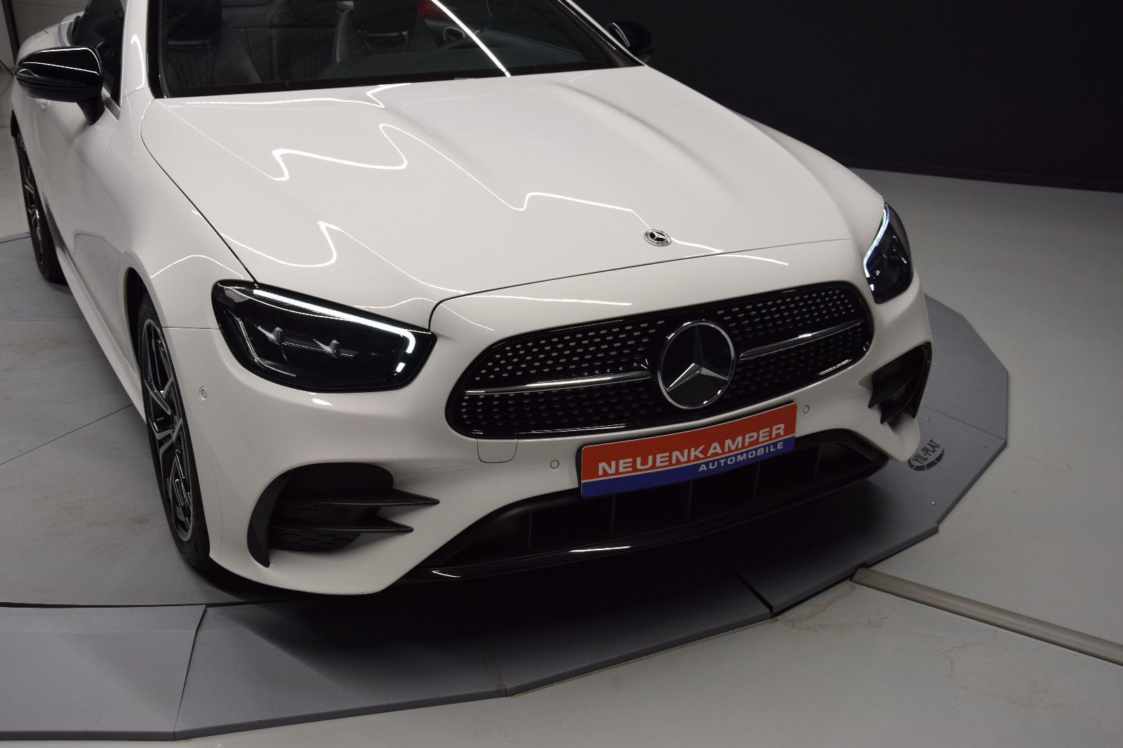 Fahrzeugabbildung Mercedes-Benz E 200 Cabrio 1.Hand AMG LED NAVI Ambiente Leder