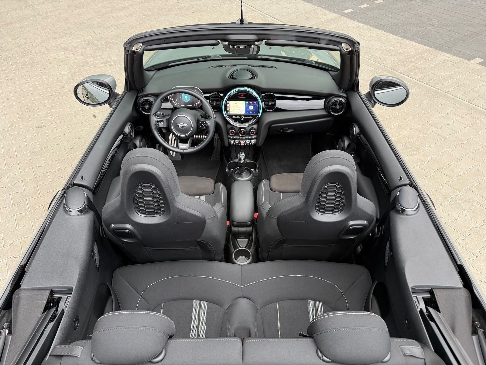 Fahrzeugabbildung MINI John Cooper Works Cabrio NAVI|KAMERA|ESS.-TRIM