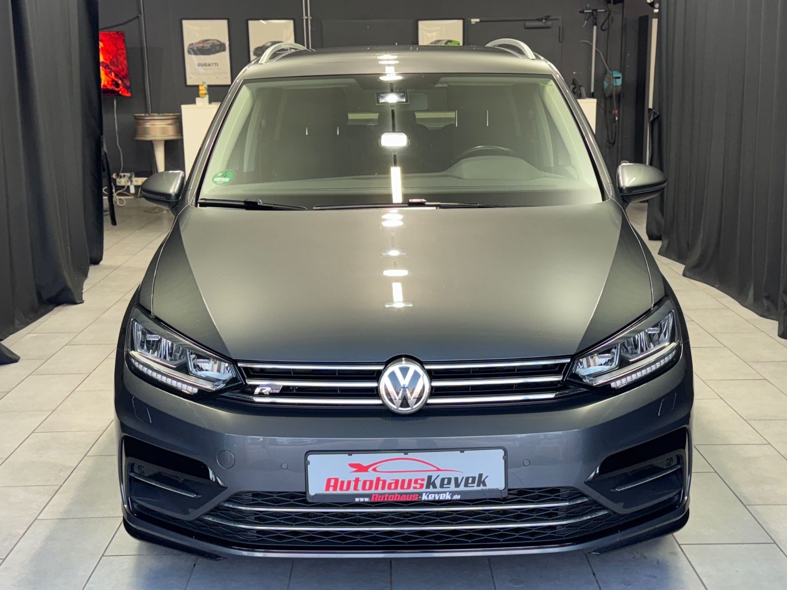 Fahrzeugabbildung Volkswagen Touran Highline|DSG|NAVI|7-SITZER|R-LINE|