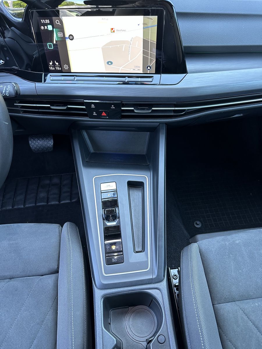 Fahrzeugabbildung Volkswagen Golf Variant 1.5 eTSI DSG Style NAV+MATRIX+VCOCK
