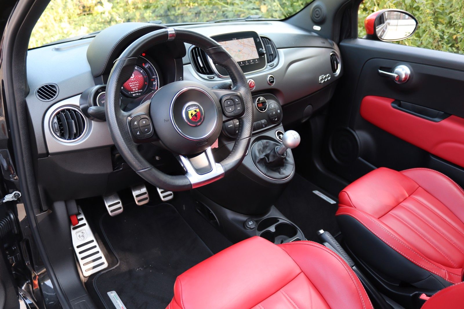 Fahrzeugabbildung Abarth 595 TURISMO LEDER PANO NAVI BEATS XENON PDC  1Hd