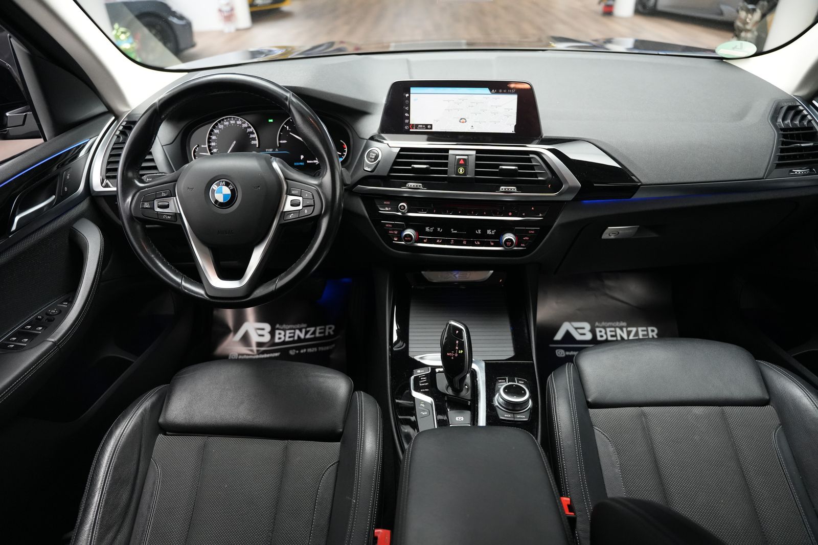 Fahrzeugabbildung BMW X3 xDrive 20 d xLine *Shadow-Line*LED*Leder*SHZ