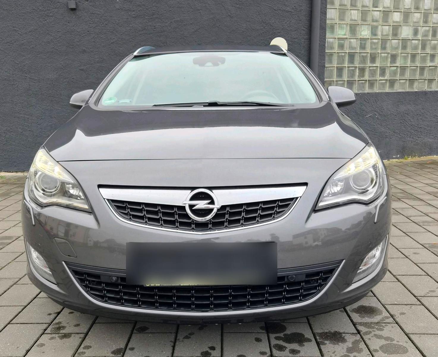 Opel Astra 2011 — photo 5