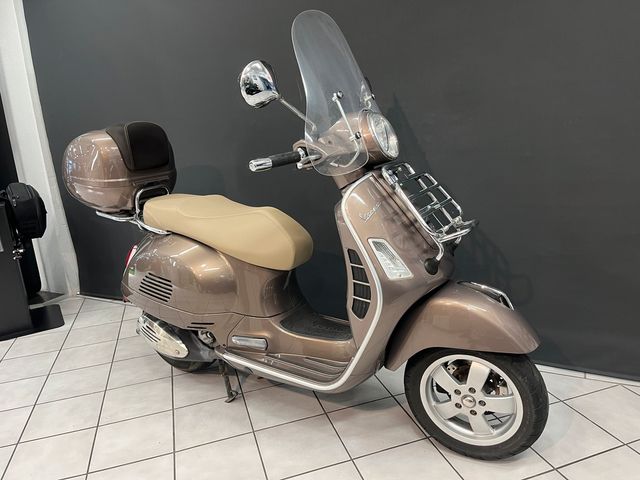 Vespa GTS 300 Touring aus 1. Hand mit Reifen & Service